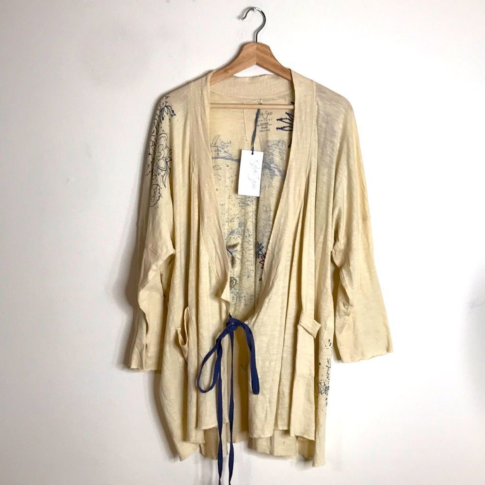 Floral Print Cream Top by Kyla seo - Picture 2 of 13
